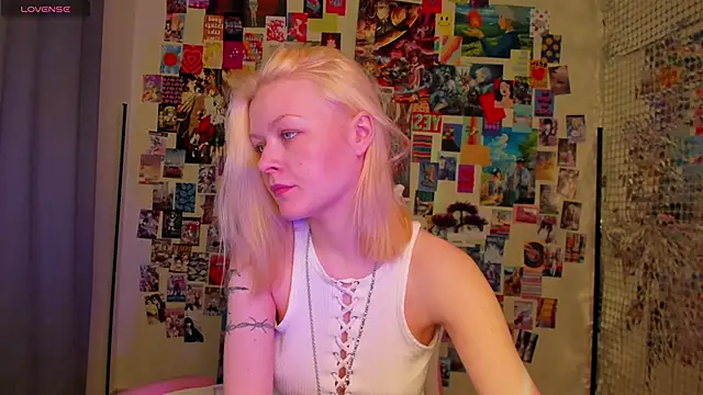 Snapshot of Callista_a chatting on 11/06/25, 11:22 Callista a online show from 11/06/25, 11:22