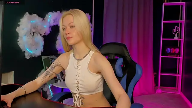 Snapshot of Callista_a chatting on 12/14/25, 03:01 Callista a online show from 12/14/25, 03:01