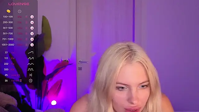 Snapshot of SweetCherryBlonde chatting on 10/10/25, 08:57 SweetCherryBlonde online show from 10/10/25, 08:57