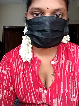 Kanneeswari online show from 11/19/25, 04:23