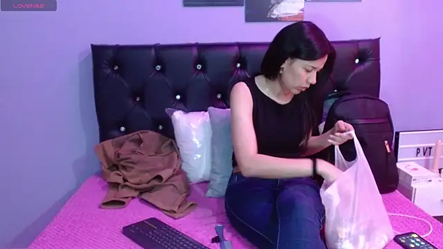 Snapshot of Jazmin_ny chatting on 10/21/25, 01:56 Jazmin ny online show from 10/21/25, 01:56