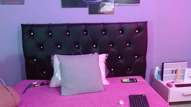 Snapshot of Jazmin_ny chatting on 10/22/25, 01:44 Jazmin ny online show from 10/22/25, 01:44
