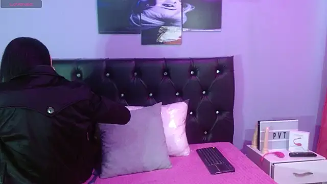 Snapshot of Jazmin_ny chatting on 10/27/25, 02:10 Jazmin ny online show from 10/27/25, 02:10