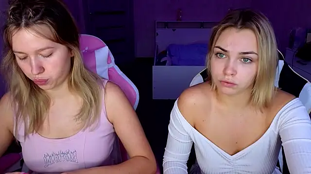 Snapshot of stefany_and_bettany chatting on 11/03/25, 01:12 stefany and bettany online show from 11/03/25, 01:12