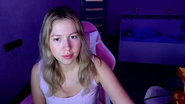 Snapshot of stefany_and_bettany chatting on 11/06/25, 03:02 stefany and bettany online show from 11/06/25, 03:02