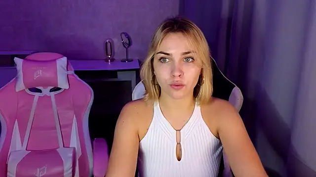 Snapshot of stefany_and_bettany chatting on 11/12/25, 02:06 stefany and bettany online show from 11/12/25, 02:06