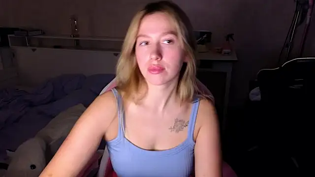 Snapshot of stefany_and_bettany chatting on 12/03/25, 01:42 stefany and bettany online show from 12/03/25, 01:42