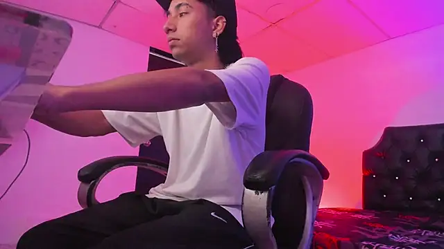 Austin Booy online show from 10/18/25, 04:08