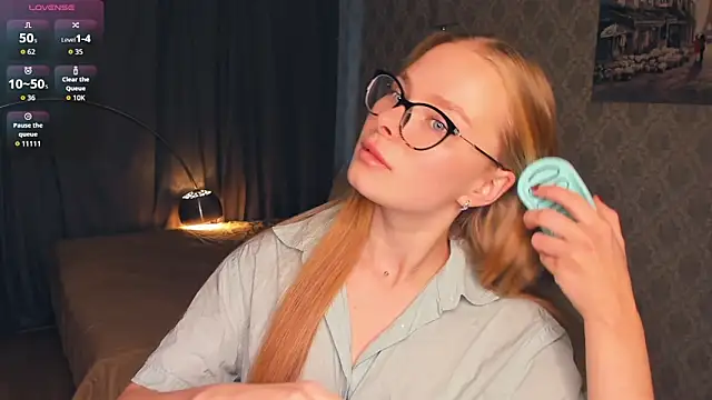 LibbyVenzeio online show from 11/17/25, 07:03