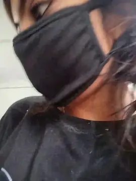 Snapshot of PEEHU-50 chatting on 10/05/25, 01:04 PEEHU-50 online show from 10/05/25, 01:04