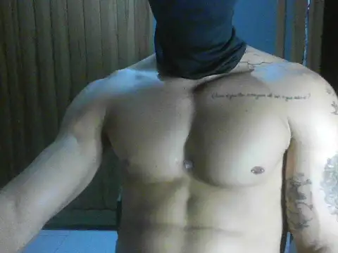 Snapshot of EntregadorDePau chatting on 10/18/25, 02:40 EntregadorDePau online show from 10/18/25, 02:40