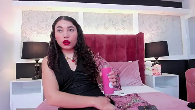 Snapshot of IvonnyCooper chatting on 10/11/25, 12:43 IvonnyCooper online show from 10/11/25, 12:43