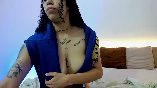 Snapshot of Annie_roselle chatting on 12/15/25, 12:20 Annie roselle online show from 12/15/25, 12:20