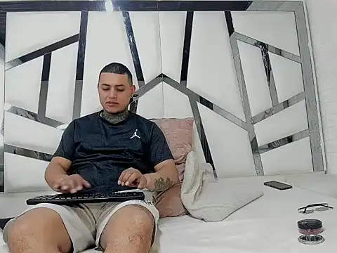 HilaryAndDominic online show from 10/06/25, 12:46