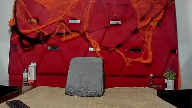 HilaryAndDominic online show from 10/24/25, 01:40