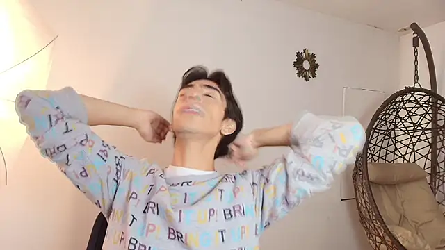 uyukie online show from 10/14/25, 12:06