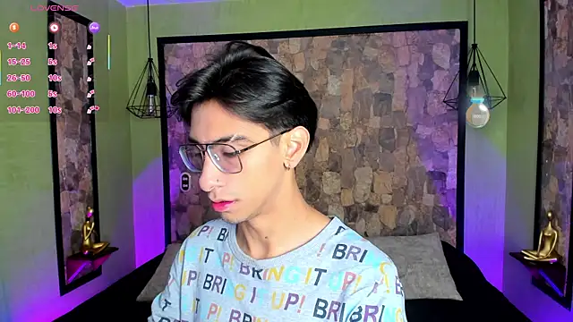 uyukie online show from 10/18/25, 12:28