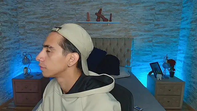 uyukie online show from 10/25/25, 12:02