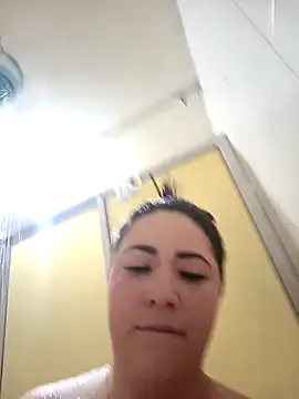 saraaa   online show from 10/15/25, 04:34