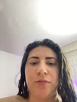 saraaa   online show from 10/28/25, 03:21