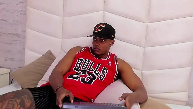 Snapshot of jax_black chatting on 11/12/25, 07:13 jax black online show from 11/12/25, 07:13