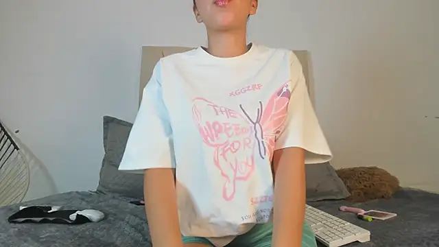 Ainoa Pink online show from 11/04/25, 07:46