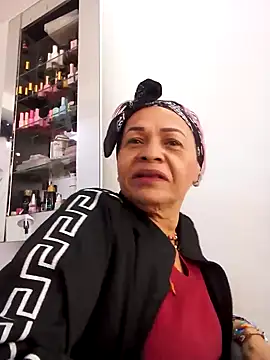 Snapshot of Jarleylakatire chatting on 10/28/25, 04:53 Jarleylakatire online show from 10/28/25, 04:53