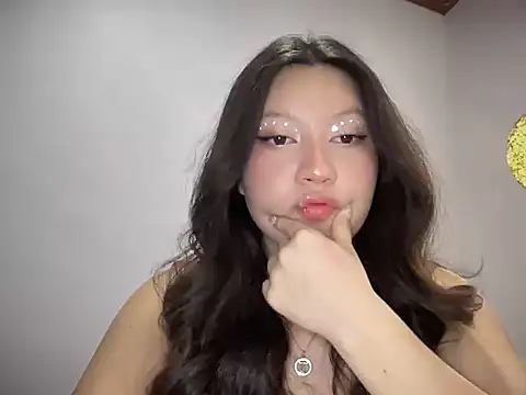 Rachel James   online show from 10/31/25, 04:02