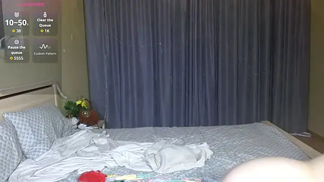 Snapshot of cutieblush chatting on 11/19/25, 09:59 cutieblush online show from 11/19/25, 09:59