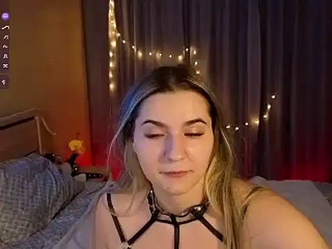 Snapshot of cutieblush chatting on 11/26/25, 11:39 cutieblush online show from 11/26/25, 11:39