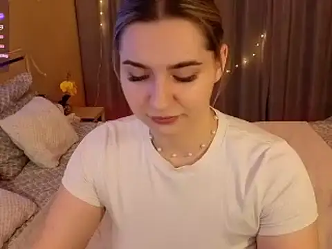 Snapshot of cutieblush chatting on 11/27/25, 06:32 cutieblush online show from 11/27/25, 06:32