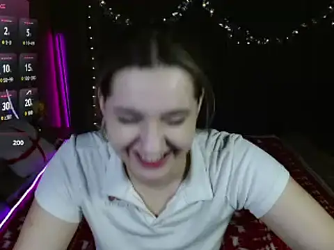 Snapshot of cutieblush chatting on 12/17/25, 08:04 cutieblush online show from 12/17/25, 08:04