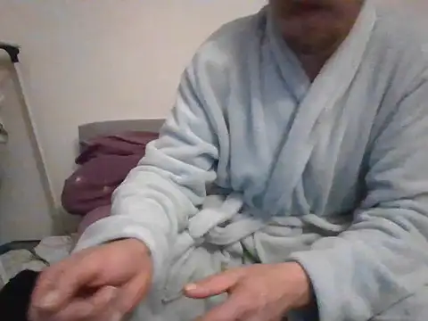 Snapshot of honzinka83 chatting on 10/23/25, 03:44 honzinka83 online show from 10/23/25, 03:44