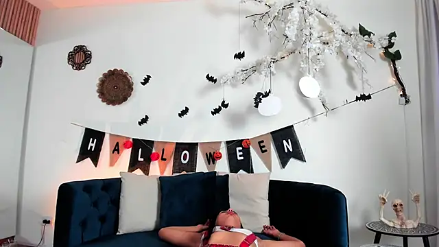 cloe taylor   online show from 10/15/25, 03:06