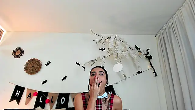 cloe taylor   online show from 10/25/25, 03:47