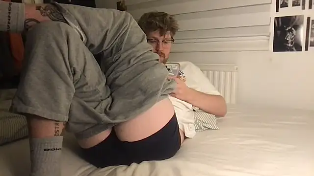 Angus80085 online show from 10/28/25, 08:55