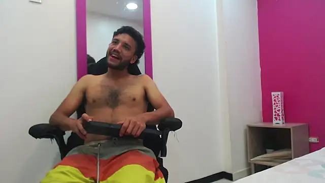 Snapshot of Juan_FelipeX01 chatting on 10/07/25, 03:31 Juan FelipeX01 online show from 10/07/25, 03:31