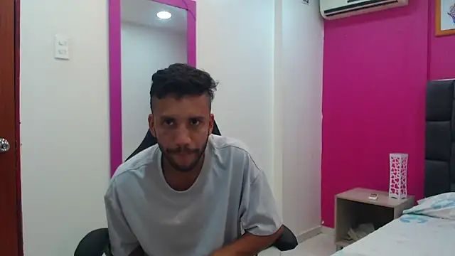 Snapshot of Juan_FelipeX01 chatting on 10/12/25, 03:22 Juan FelipeX01 online show from 10/12/25, 03:22