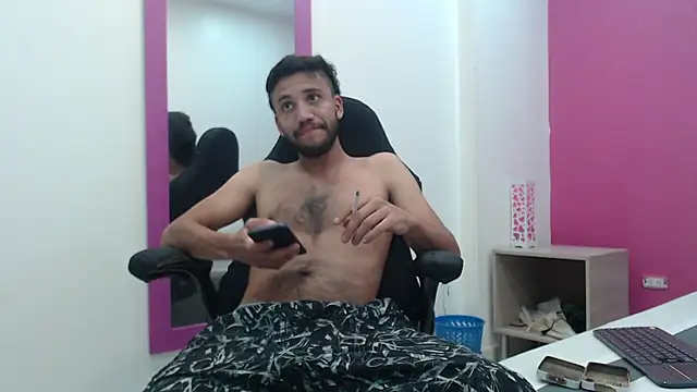 Snapshot of Juan_FelipeX01 chatting on 10/15/25, 03:34 Juan FelipeX01 online show from 10/15/25, 03:34