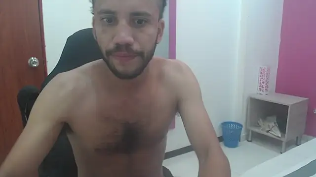 Snapshot of Juan_FelipeX01 chatting on 10/16/25, 03:24 Juan FelipeX01 online show from 10/16/25, 03:24