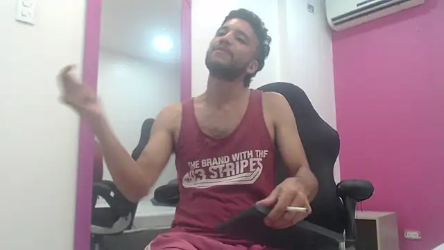 Snapshot of Juan_FelipeX01 chatting on 10/17/25, 03:31 Juan FelipeX01 online show from 10/17/25, 03:31