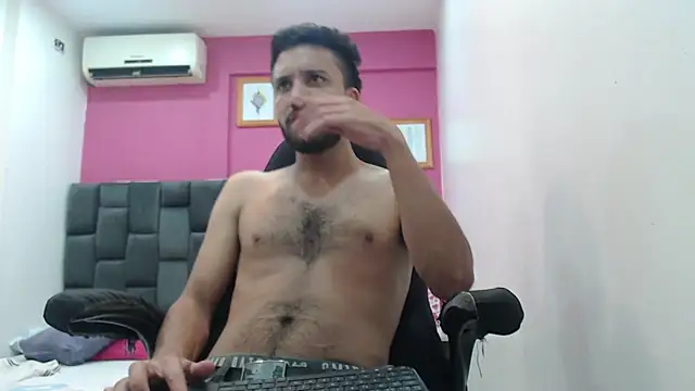 Snapshot of Juan_FelipeX01 chatting on 10/25/25, 03:29 Juan FelipeX01 online show from 10/25/25, 03:29