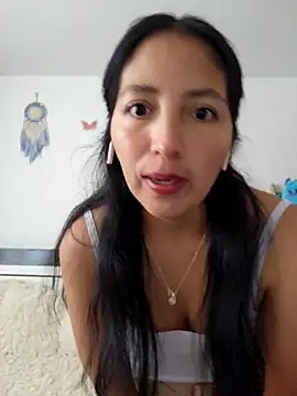 Snapshot of Claris_milk chatting on 10/18/25, 03:57 Claris milk online show from 10/18/25, 03:57