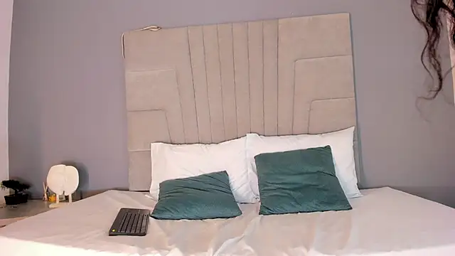 Snapshot of lanna_jones_ chatting on 10/12/25, 11:53 lanna jones  online show from 10/12/25, 11:53