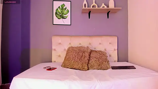 Snapshot of lanna_jones_ chatting on 10/24/25, 07:32 lanna jones  online show from 10/24/25, 07:32