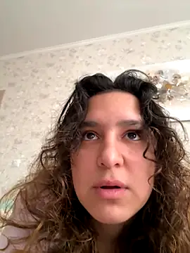 Snapshot of Luisaa_rosee chatting on 10/02/25, 12:01 Luisaa rosee online show from 10/02/25, 12:01