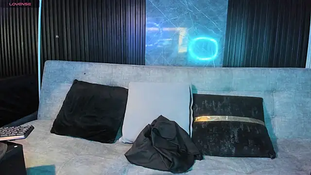 Snapshot of cloemorningstar chatting on 10/29/25, 04:42 cloemorningstar online show from 10/29/25, 04:42