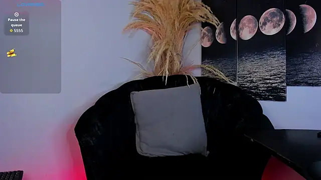 Snapshot of cloemorningstar chatting on 11/20/25, 03:45 cloemorningstar online show from 11/20/25, 03:45