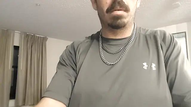 Snapshot of hoociedaddy24 chatting on 12/05/25, 04:10 hoociedaddy24 online show from 12/05/25, 04:10