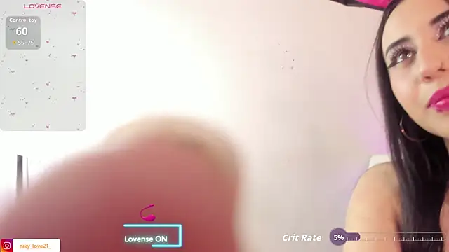 Snapshot of niky_love21 chatting on 11/16/25, 10:48 niky love21 online show from 11/16/25, 10:48
